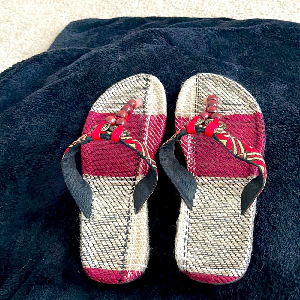 Size 7 ladies slides